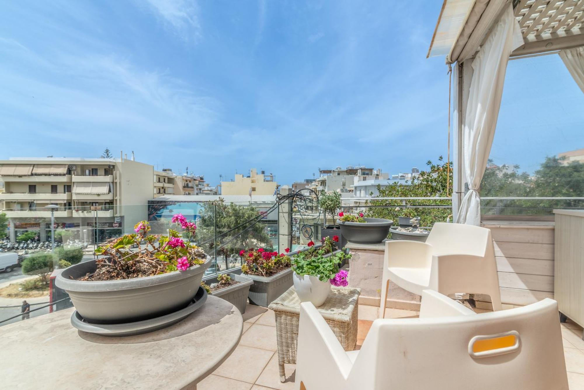 Atmospheric With Large Terrace Heraklion (Crete)