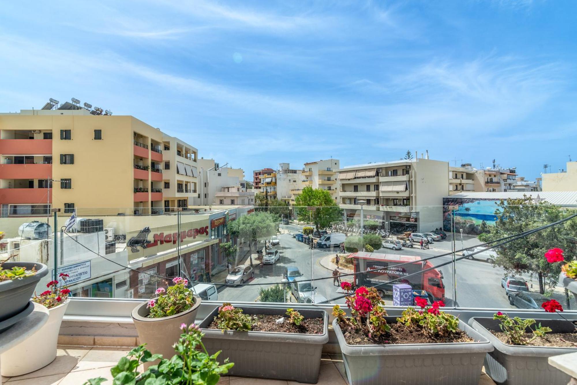 Atmospheric With Large Terrace Heraklion (Crete)